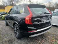 Skats no kreisās puses aizmugurē