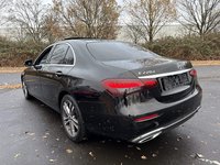 Vaade tagant vasakult