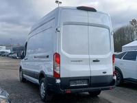 Skats no kreisās puses aizmugurē