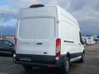 Skats no labās puses aizmugurē