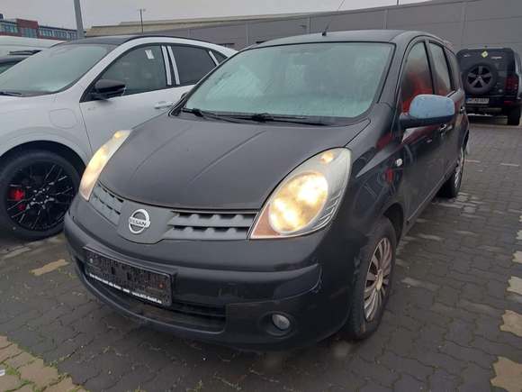 Вид спереди слева