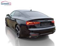 Skats no kreisās puses aizmugurē