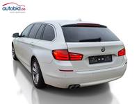 Skats no kreisās puses aizmugurē