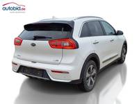 Skats no labās puses aizmugurē