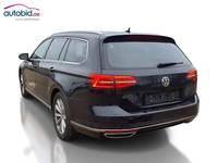 Skats no kreisās puses aizmugurē