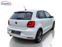 Skats no labās puses aizmugurē