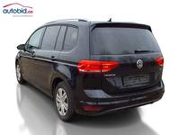 Skats no kreisās puses aizmugurē