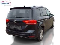 Skats no labās puses aizmugurē