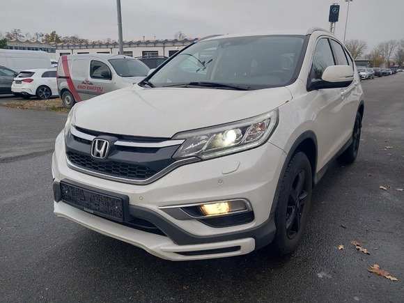 Skats no kreisās puses priekšā