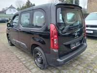 Vaade tagant vasakult