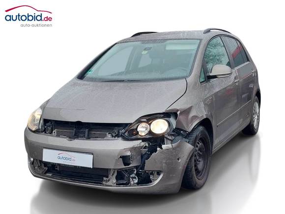 Skats no kreisās puses priekšā