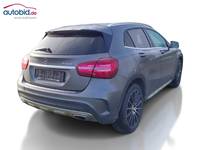 Skats no labās puses aizmugurē