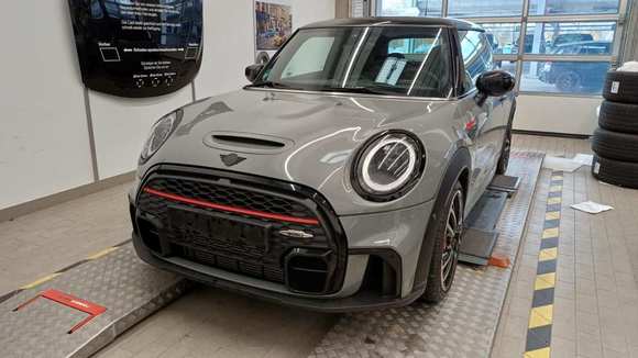 Вид спереди слева