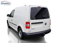 Skats no kreisās puses aizmugurē