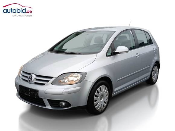 Skats no kreisās puses priekšā