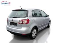 Skats no labās puses aizmugurē