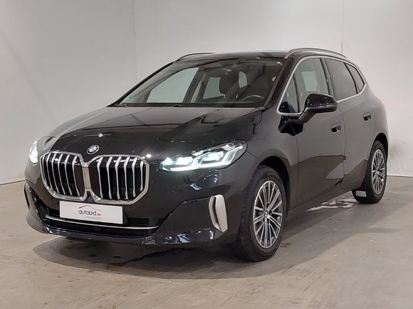 Skats no kreisās puses priekšā