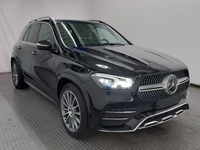 Skats no labās puses priekšā