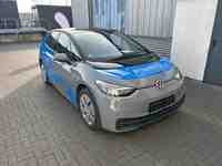 Skats no labās puses priekšā