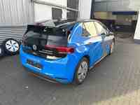 Skats no labās puses aizmugurē