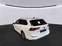 Skats no kreisās puses aizmugurē