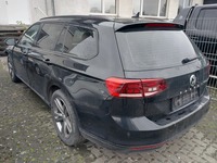 Vaade tagant vasakult