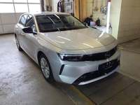 Skats no labās puses priekšā