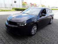 Skats no kreisās puses priekšā