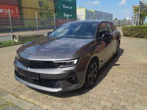 Skats no kreisās puses priekšā