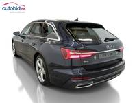 Skats no kreisās puses aizmugurē