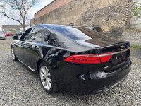 Skats no kreisās puses aizmugurē