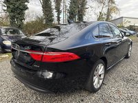 Skats no labās puses aizmugurē