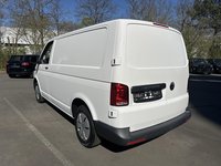 Vaade tagant vasakult