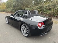 Skats no kreisās puses aizmugurē