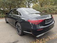 Skats no kreisās puses aizmugurē