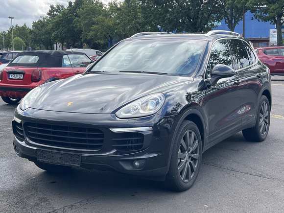 Skats no kreisās puses priekšā