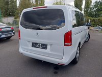 Skats no labās puses aizmugurē