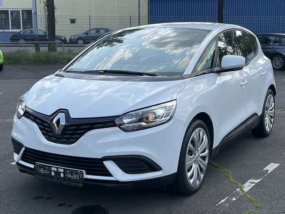 Skats no kreisās puses priekšā