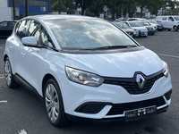 Skats no labās puses priekšā