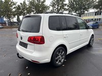 Skats no labās puses aizmugurē