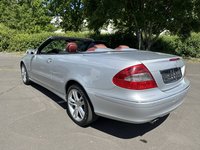 Skats no kreisās puses aizmugurē