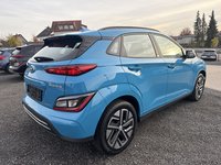 Skats no labās puses aizmugurē