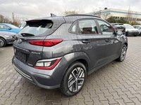 Skats no labās puses aizmugurē