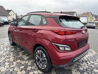 Skats no kreisās puses aizmugurē