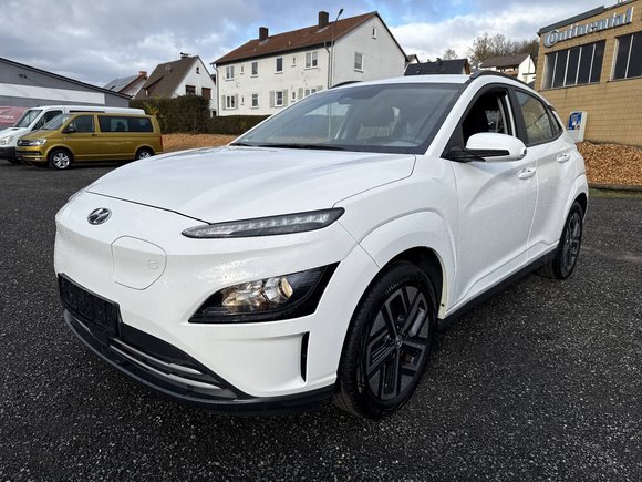 Skats no kreisās puses priekšā