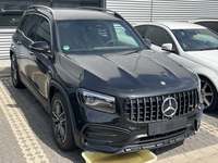 Skats no labās puses priekšā