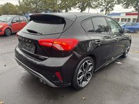 Skats no labās puses aizmugurē