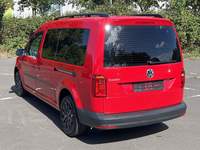 Skats no kreisās puses aizmugurē