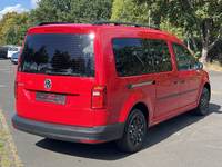 Skats no labās puses aizmugurē