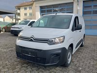 Skats no kreisās puses priekšā